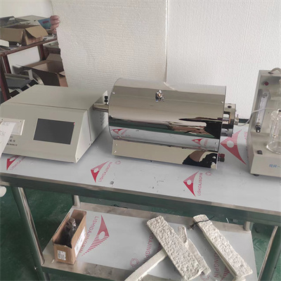 Hoe water aan een calorimeter toe te voegen